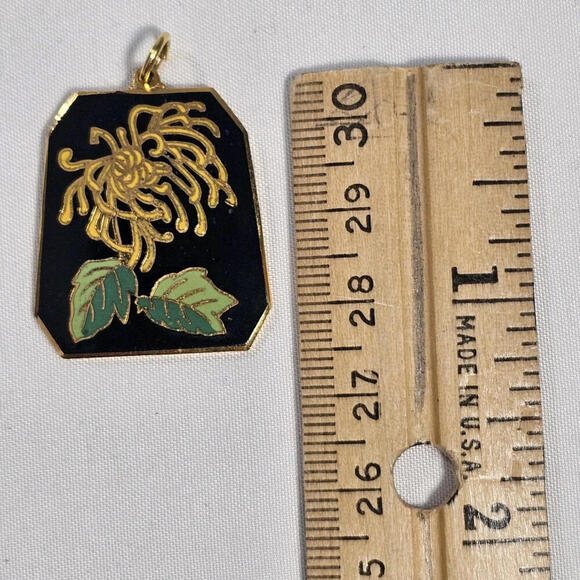 Vintage Gold Tone Black Enamel Flower Pendant Charm - Picture 3 of 6